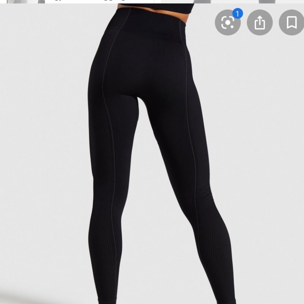 BLACK GYMSHARK LEGGINGS !!